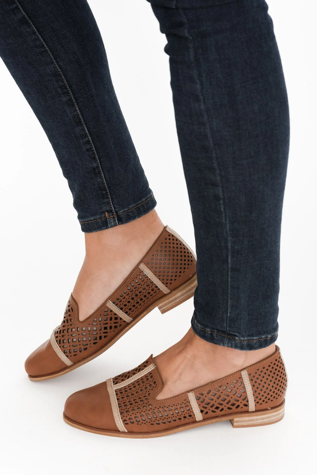 Bayliss Tan Leather Cut Out Loafer - Image 5