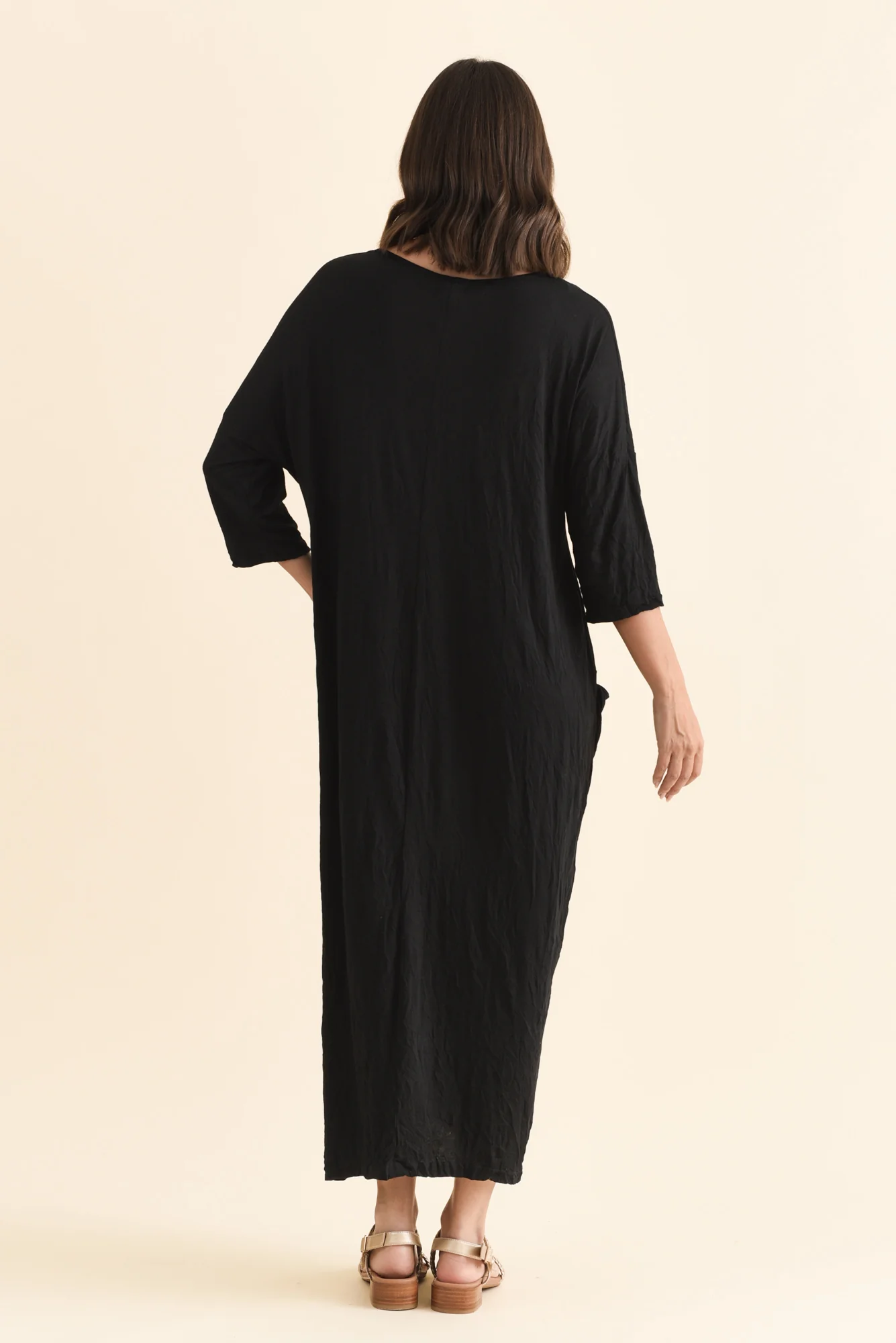 Travel Black Crinkle Cotton Sleeved Maxi Dress - Image 4