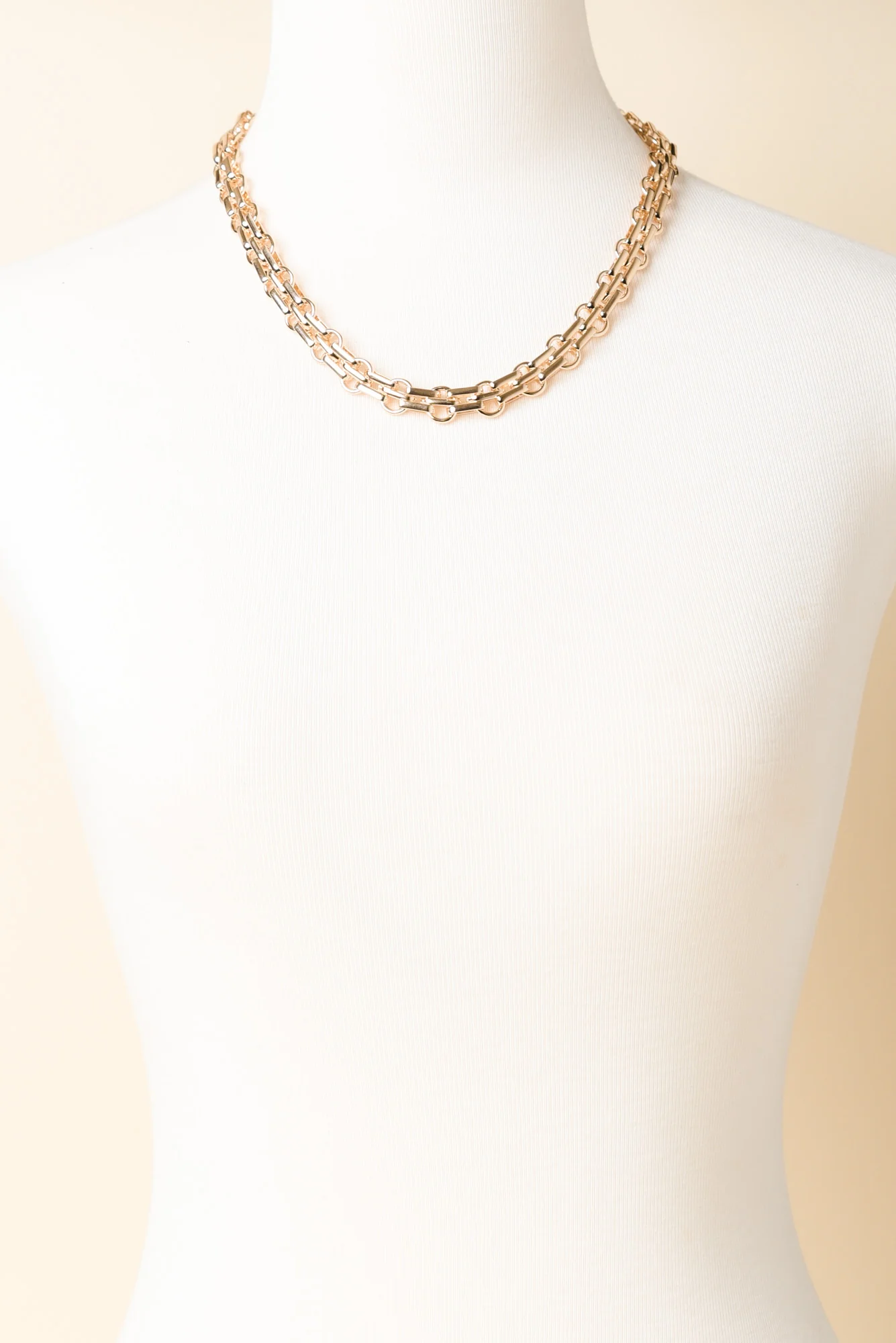 Hanly Gold Linked Chain Necklace - Image 2