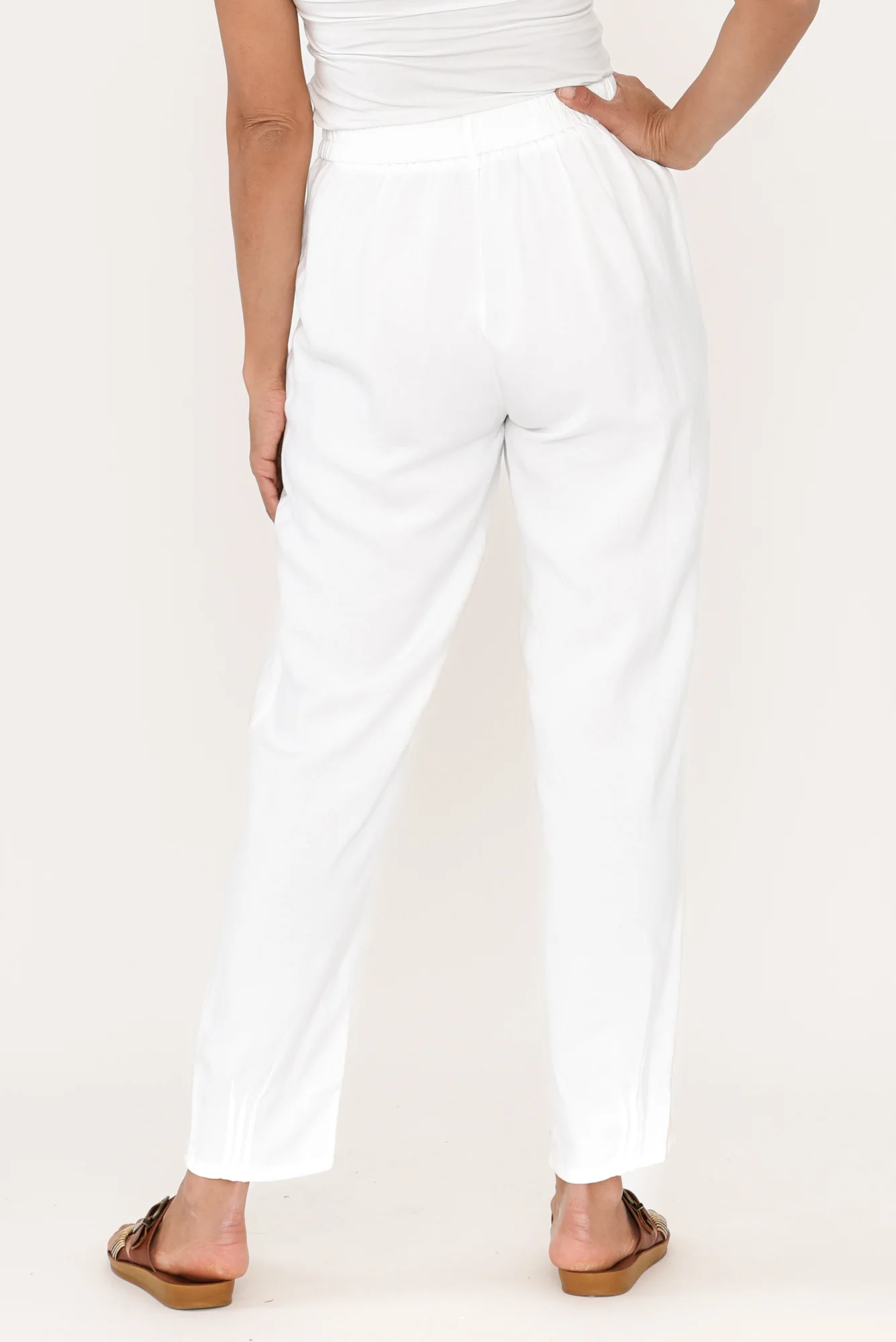 Manon White Cropped Pants - Image 4
